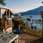 Camping Europa au lac d’Annecy : piscine extérieure et terrasse