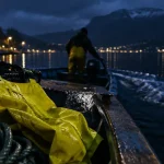 À 5 heures, Florent Capretti rejoint son bateau sur le lac d’Annecy